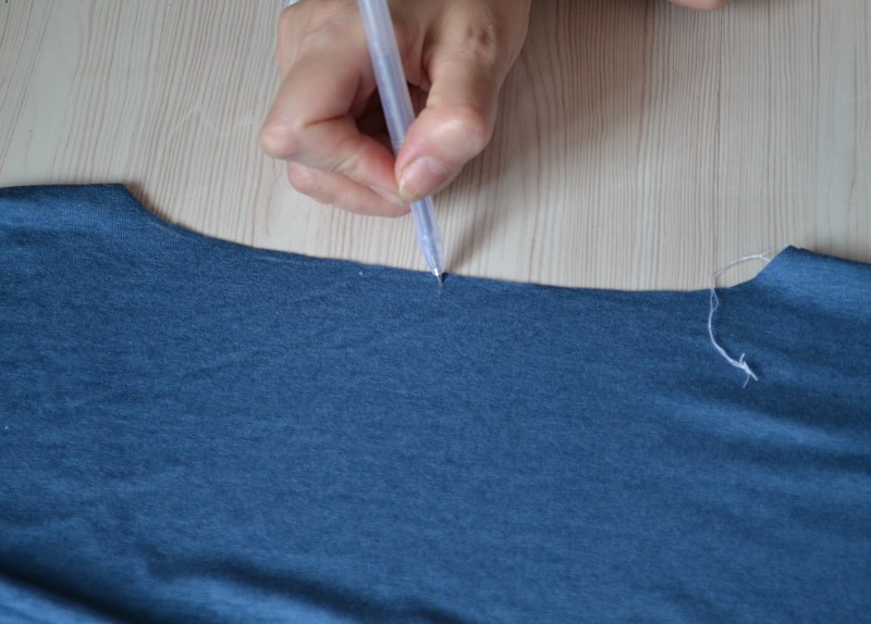 Как сшить женскую футболку из трикотажа, шаг 8